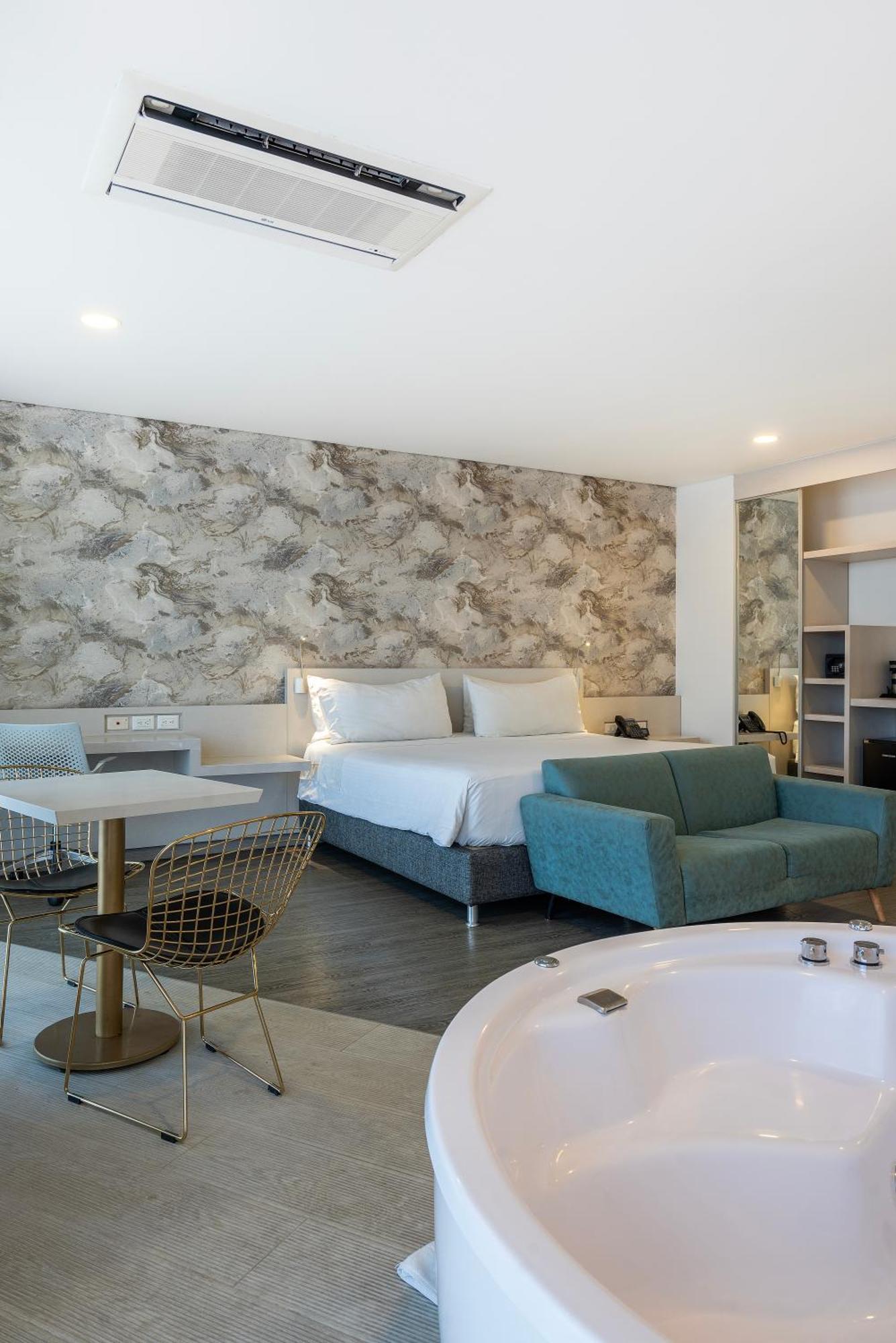 Hotel Black Tower Premium Bogota Bagian luar foto