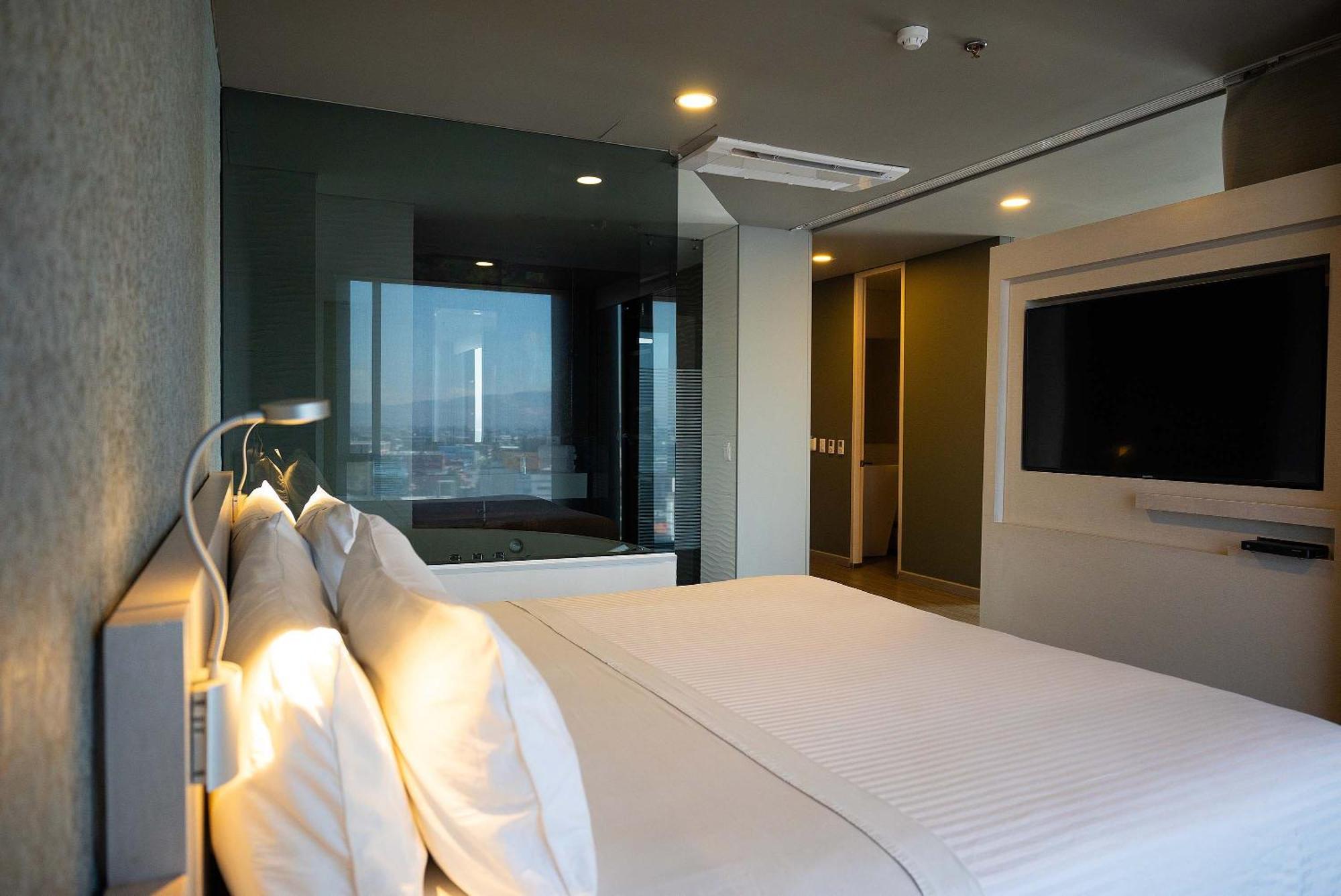 Hotel Black Tower Premium Bogota Bagian luar foto